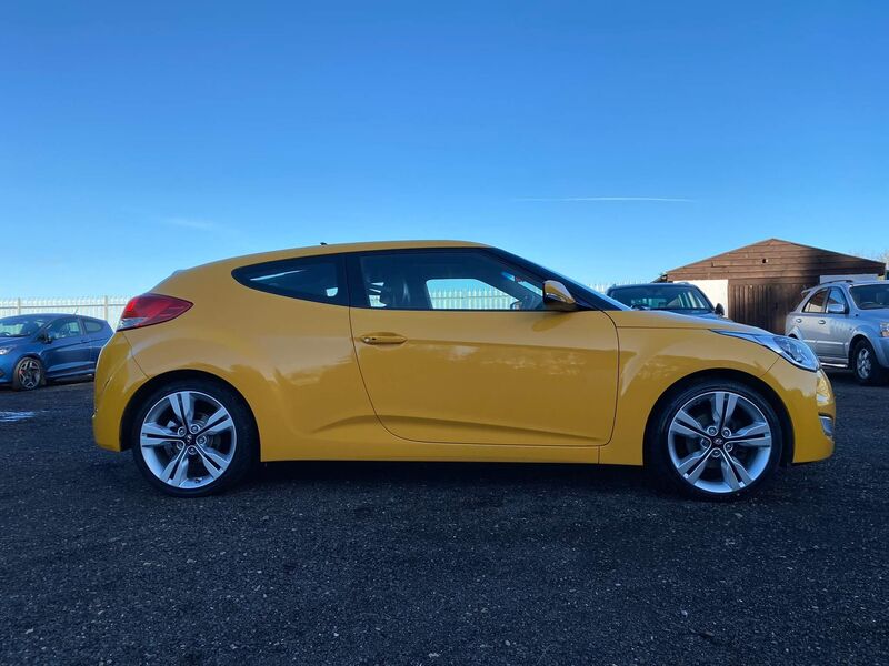 View HYUNDAI VELOSTER 1.6 GDi Sport Euro 5 4dr