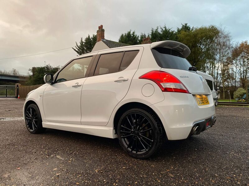 SUZUKI SWIFT