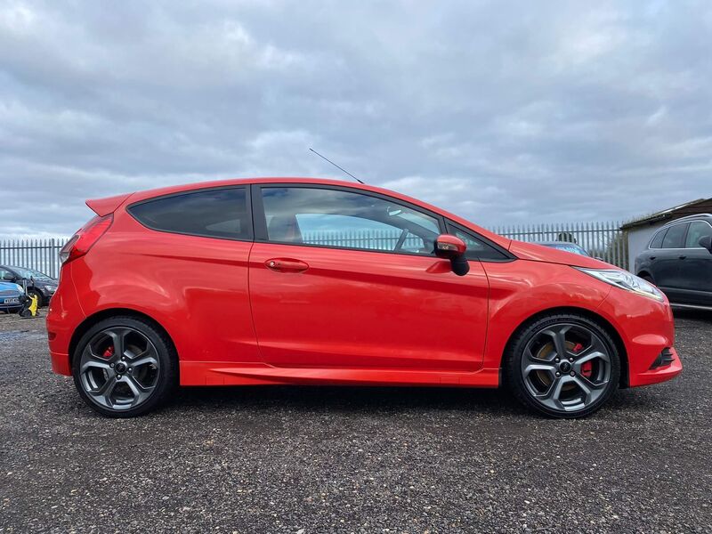 View FORD FIESTA 1.6T EcoBoost ST-3 Euro 6 3dr