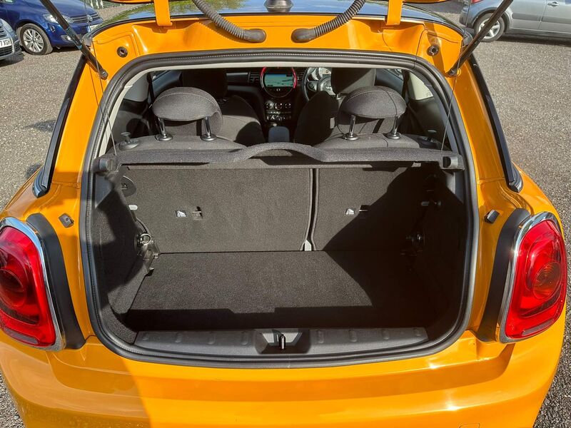 MINI HATCH