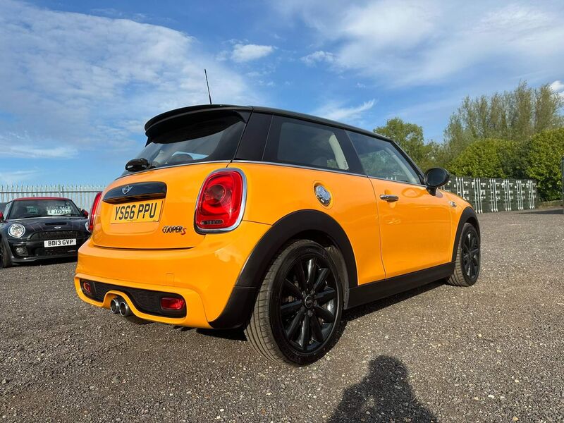 View MINI HATCH 2.0 Cooper S Euro 6 (s/s) 3dr