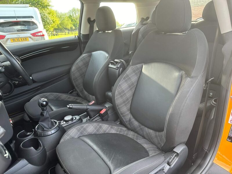 MINI HATCH