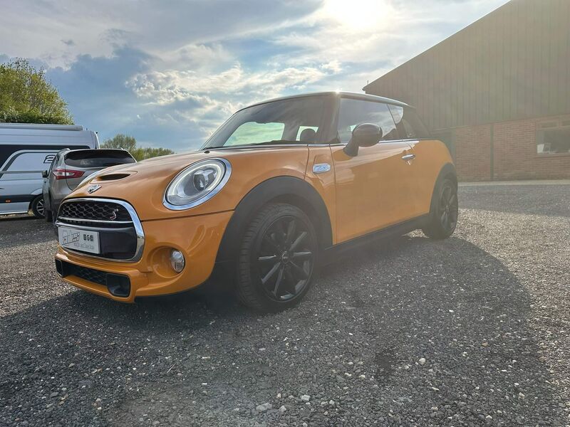 MINI HATCH