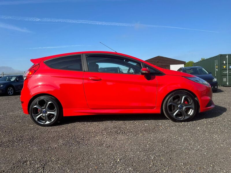 View FORD FIESTA 1.6T EcoBoost ST-3 Euro 6 3dr
