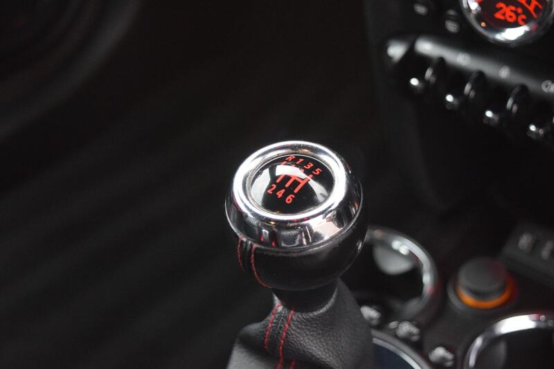 MINI HATCH