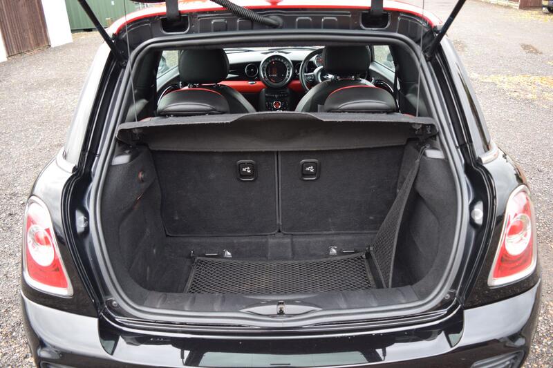 MINI HATCH