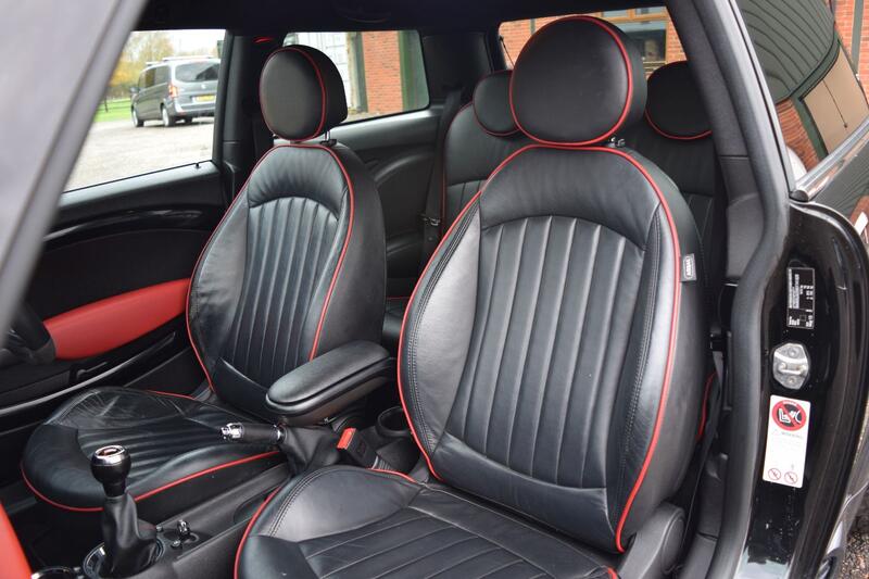 MINI HATCH