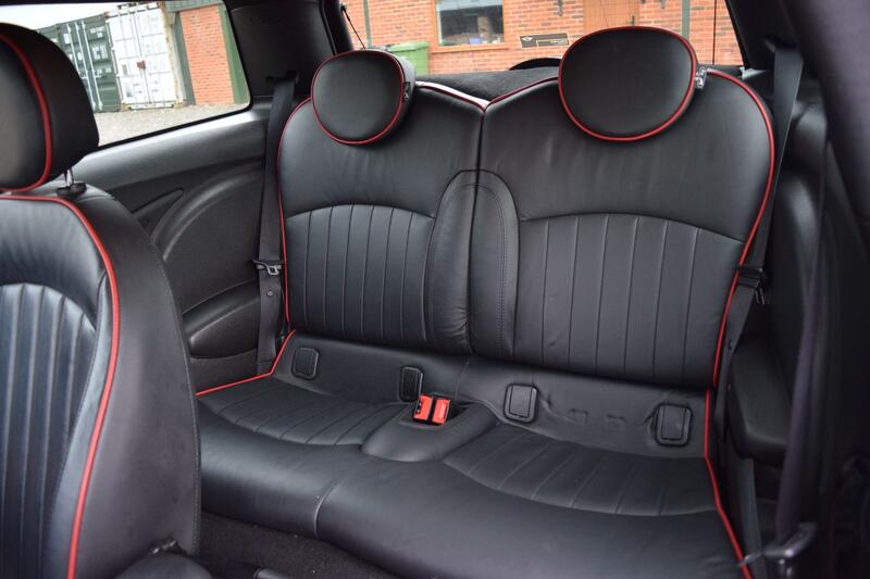 MINI HATCH