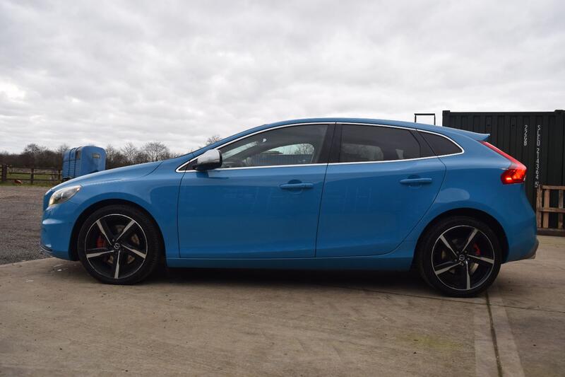 VOLVO V40