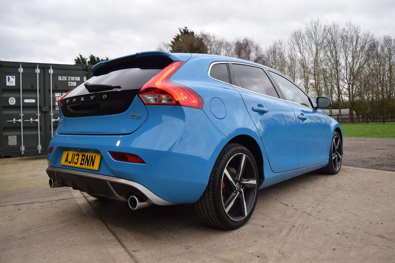 VOLVO V40