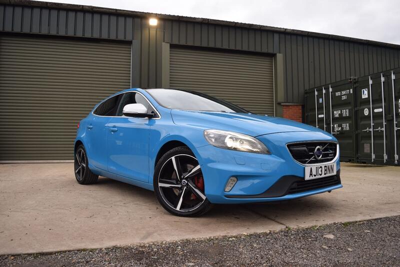 View VOLVO V40 2.5 T5 R-Design Lux Nav