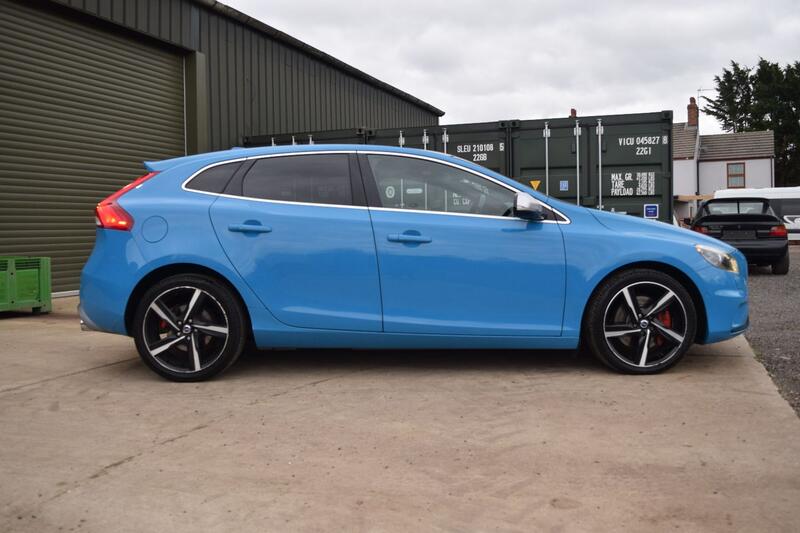 View VOLVO V40 2.5 T5 R-Design Lux Nav