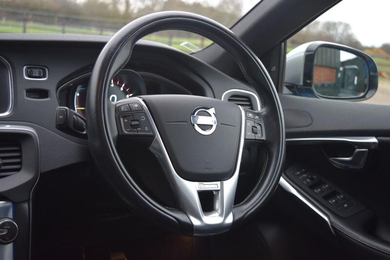 VOLVO V40