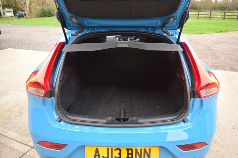 VOLVO V40