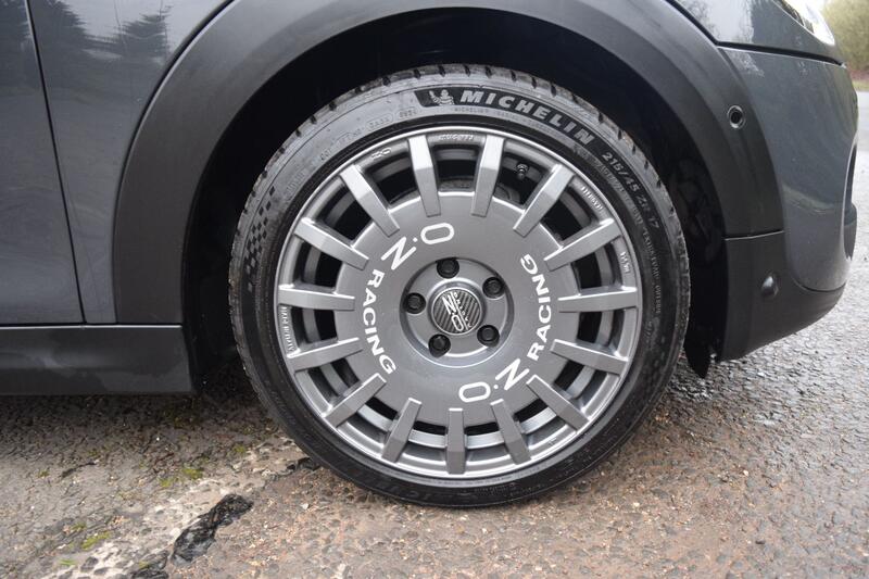 MINI HATCH