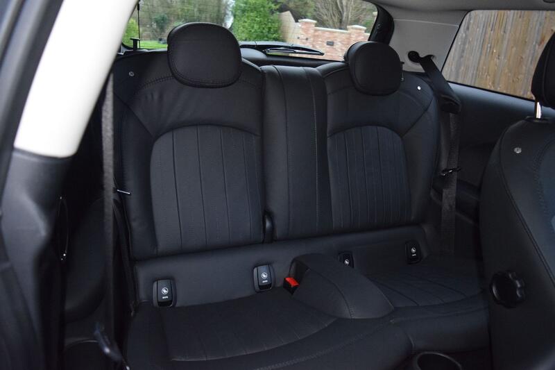 MINI HATCH