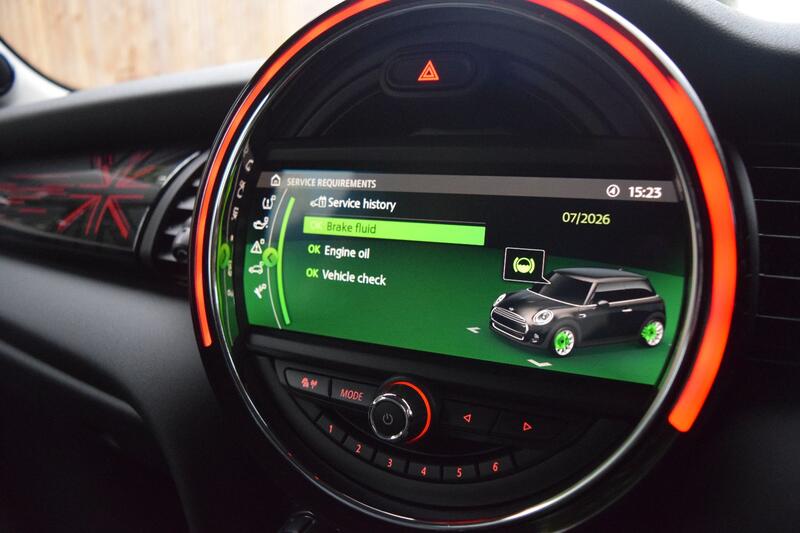 MINI HATCH