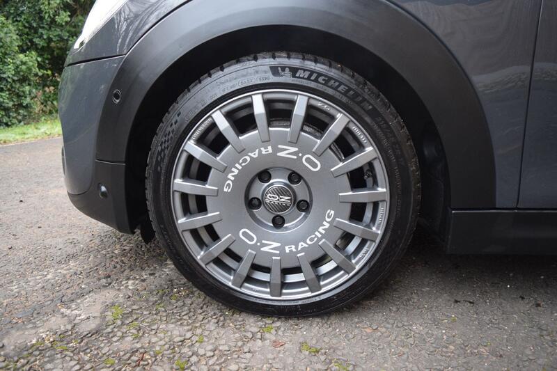 MINI HATCH