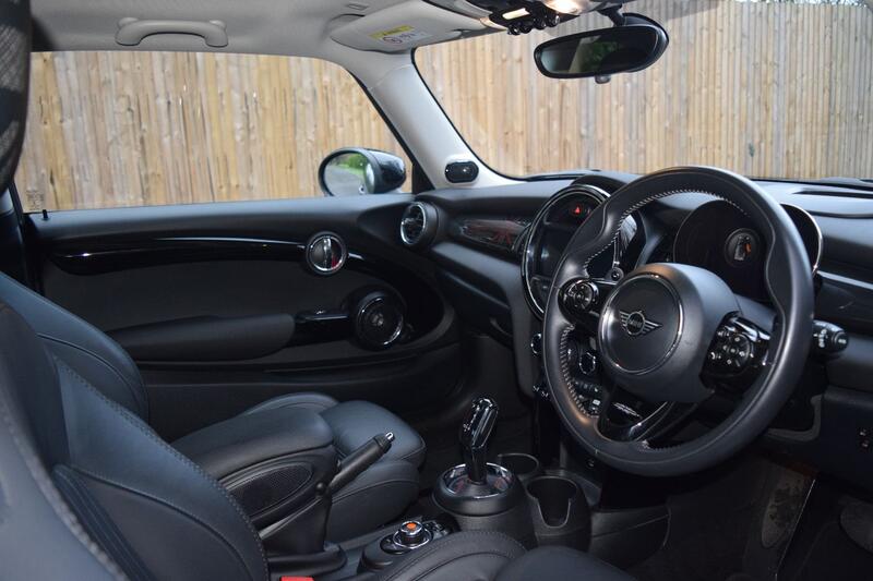 MINI HATCH