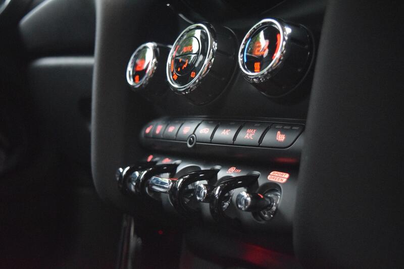 MINI HATCH