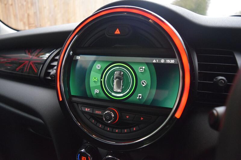 MINI HATCH