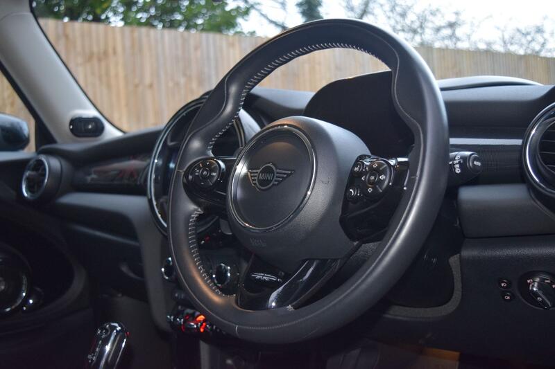 MINI HATCH