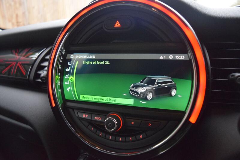 MINI HATCH
