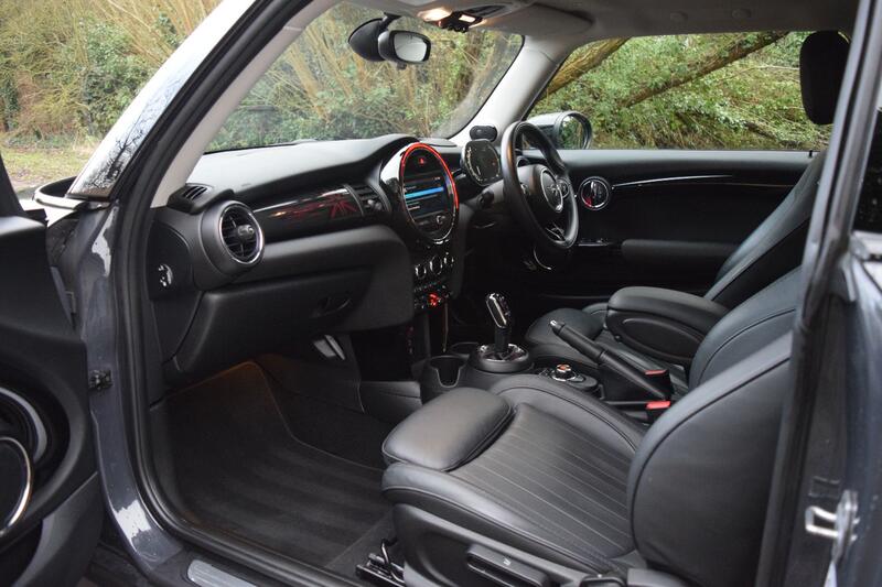 MINI HATCH
