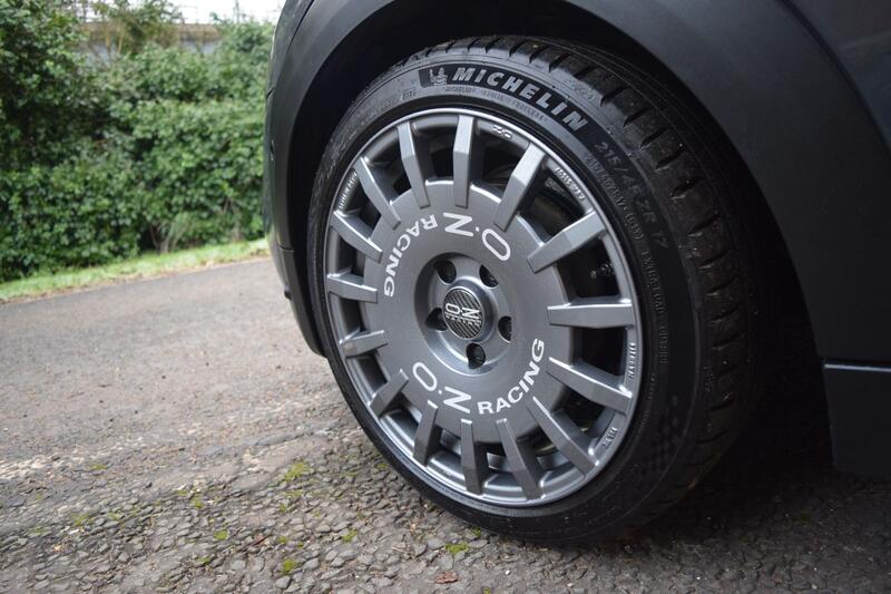 MINI HATCH