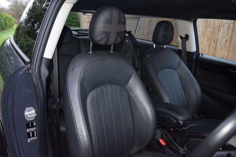 MINI HATCH