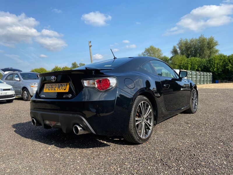 View TOYOTA GT86 D-4S