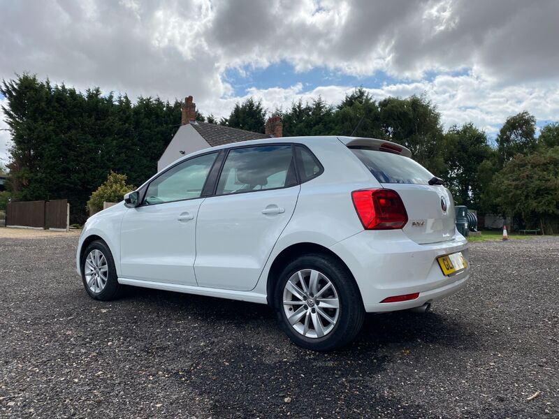 VOLKSWAGEN POLO