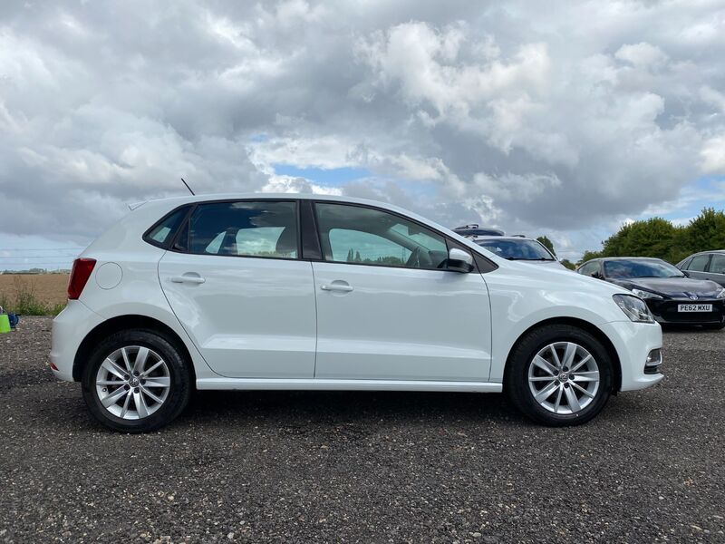 VOLKSWAGEN POLO
