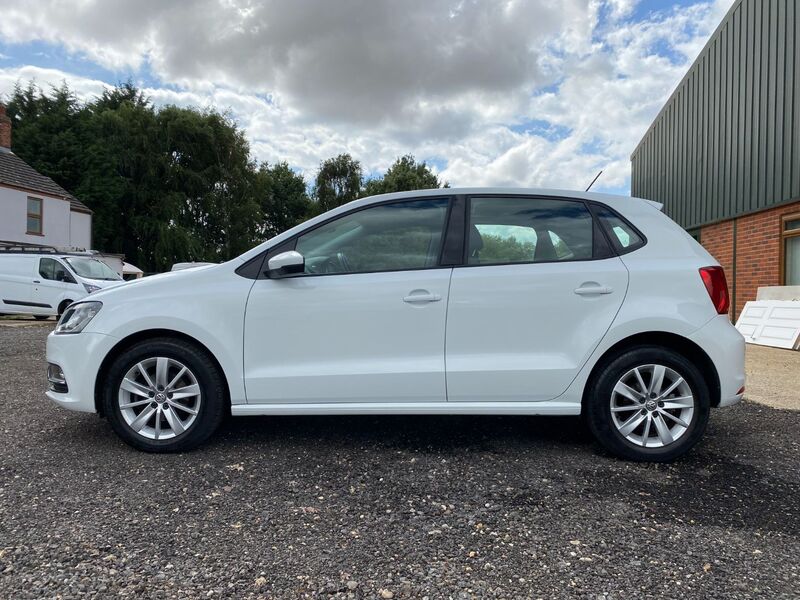 VOLKSWAGEN POLO