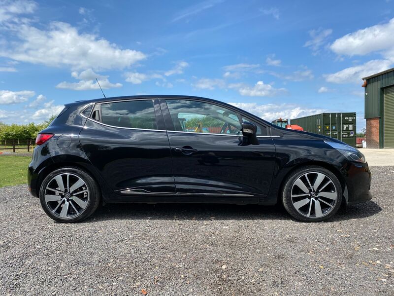 View RENAULT CLIO ICONIC 25 NAV DCI