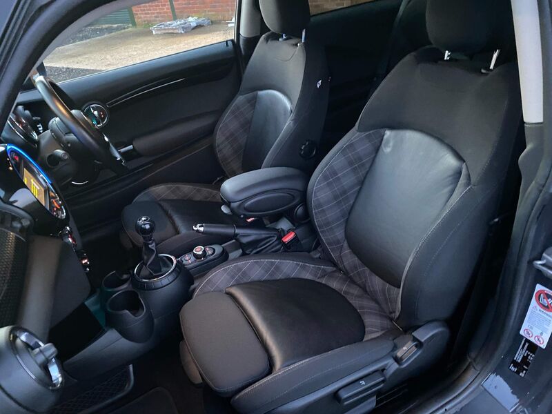 MINI HATCH