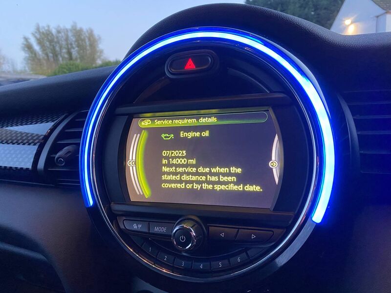 MINI HATCH