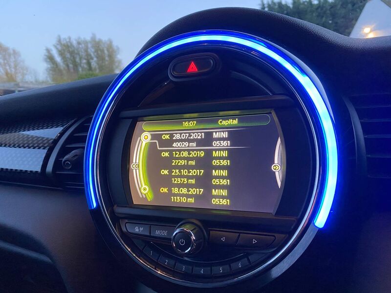 MINI HATCH