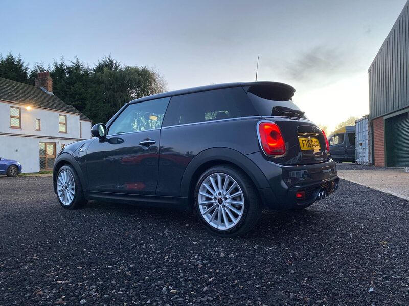 MINI HATCH