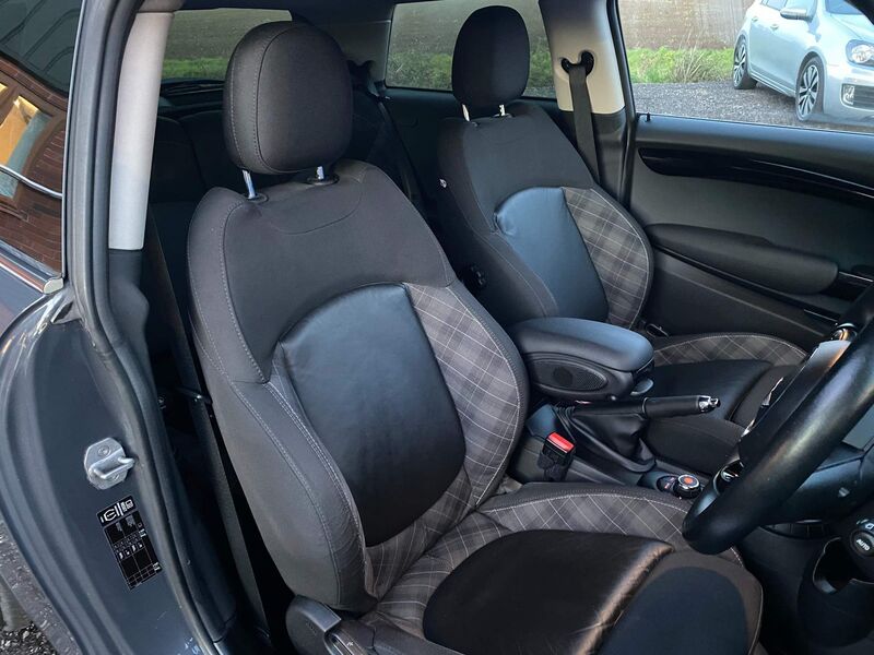 MINI HATCH