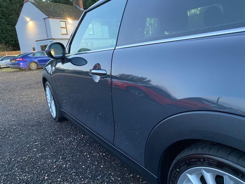 MINI HATCH