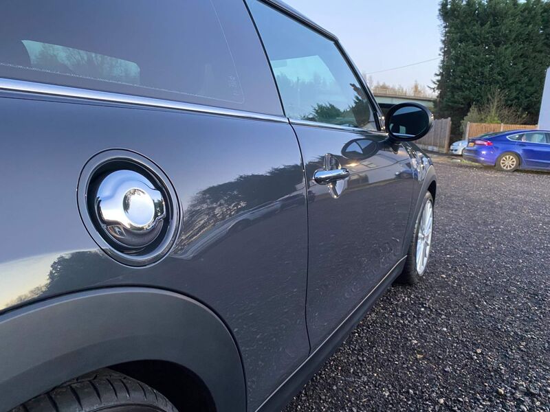 MINI HATCH