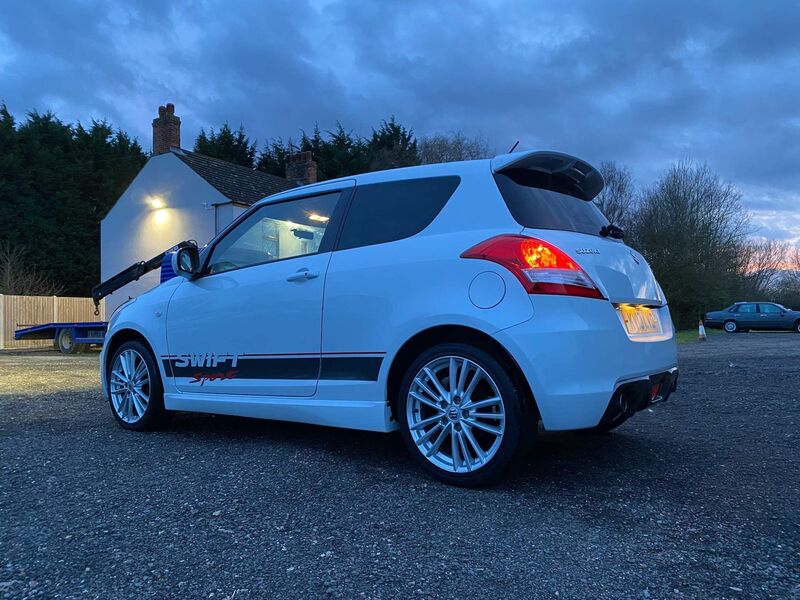 SUZUKI SWIFT