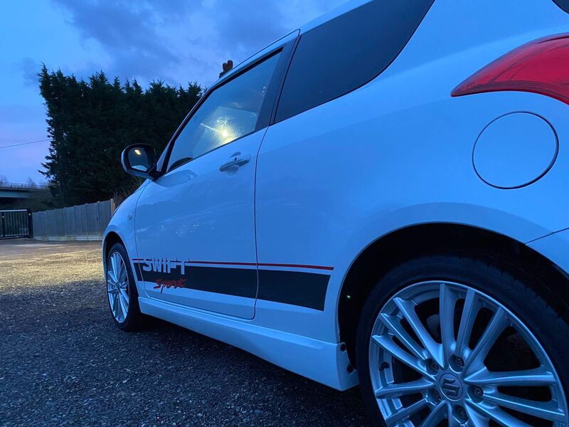 SUZUKI SWIFT