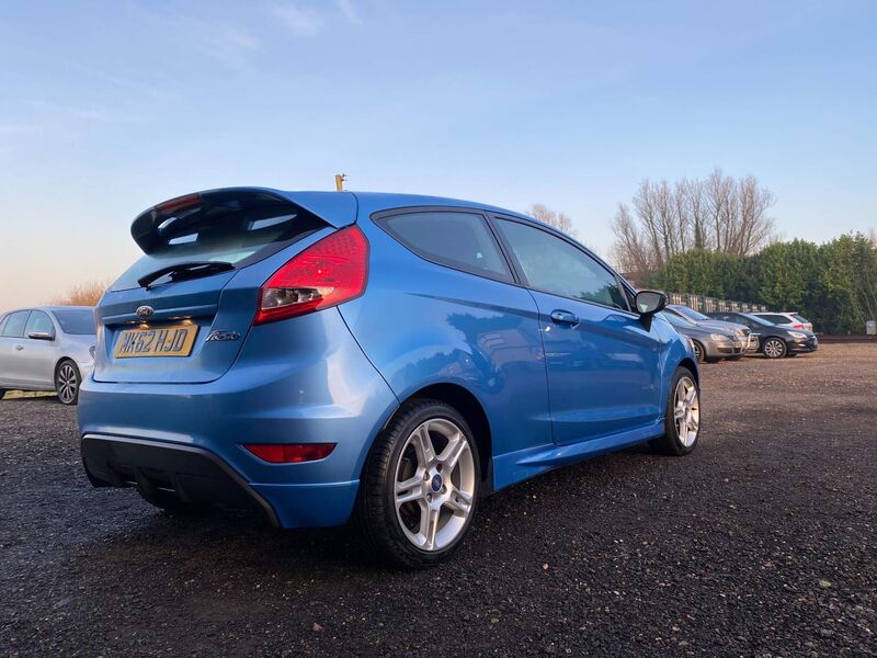 View FORD FIESTA 1.6 TD Zetec S 3dr