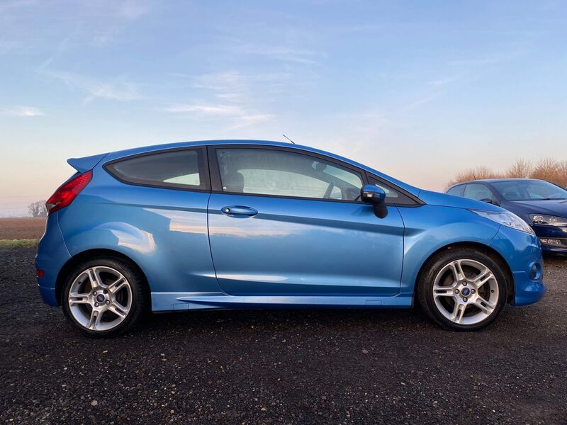 View FORD FIESTA 1.6 TD Zetec S 3dr