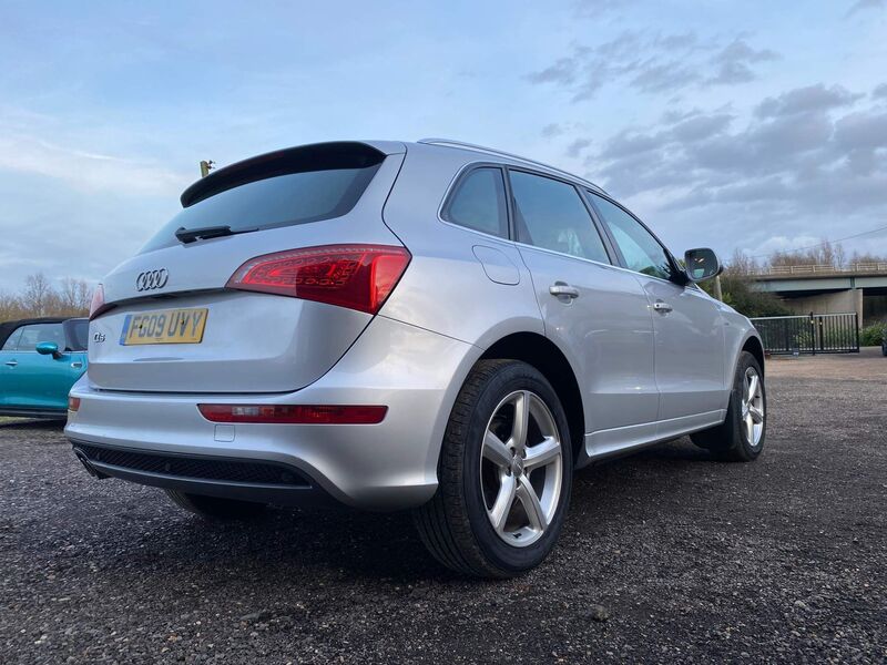 View AUDI Q5 2.0 TDI S line S Tronic quattro Euro 4 5dr