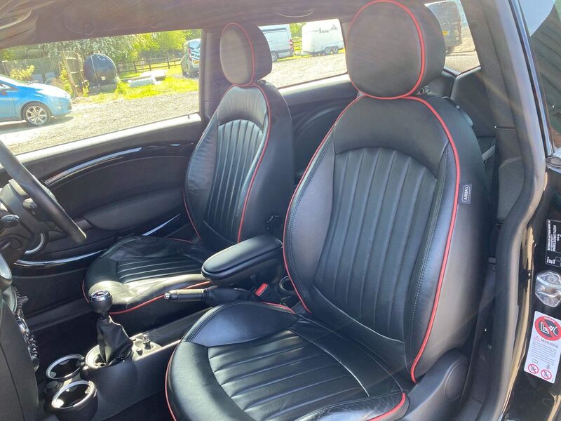 MINI HATCH