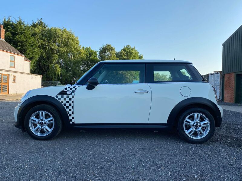 MINI HATCH