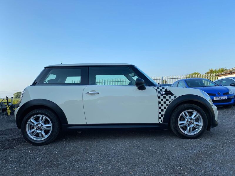 View MINI HATCH 1.6 One Euro 5 3dr